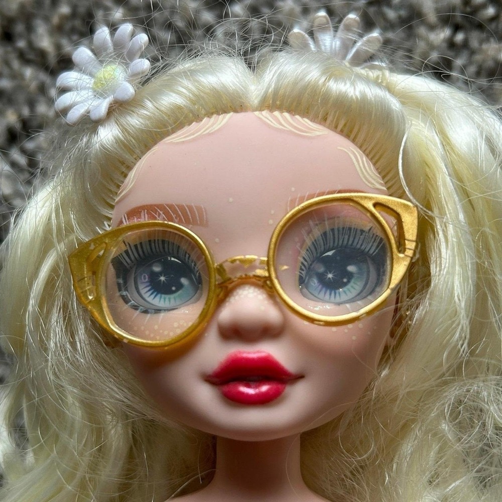 Rainbow High Fashion Doll Delilah Fields Series 4 Articulated with Accessories - Picture 2 of 4